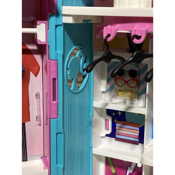 Mattel Barbie Dream Closet Playset With Clothes and Hangers - Picture 7 of 16